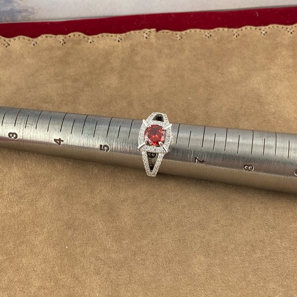 1CT Radiant Garnet 925 Silver Modern Design with CZ Set V Sides - Picture 4 of 6